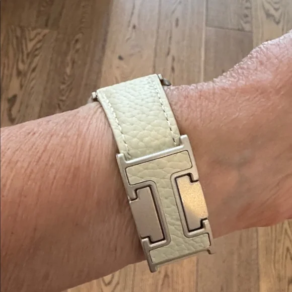 Apple Smartwatch band with Cream Band - Picture 7 of 8